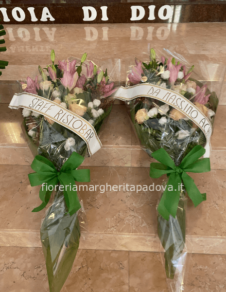Funebre mazzo di fiori misti
